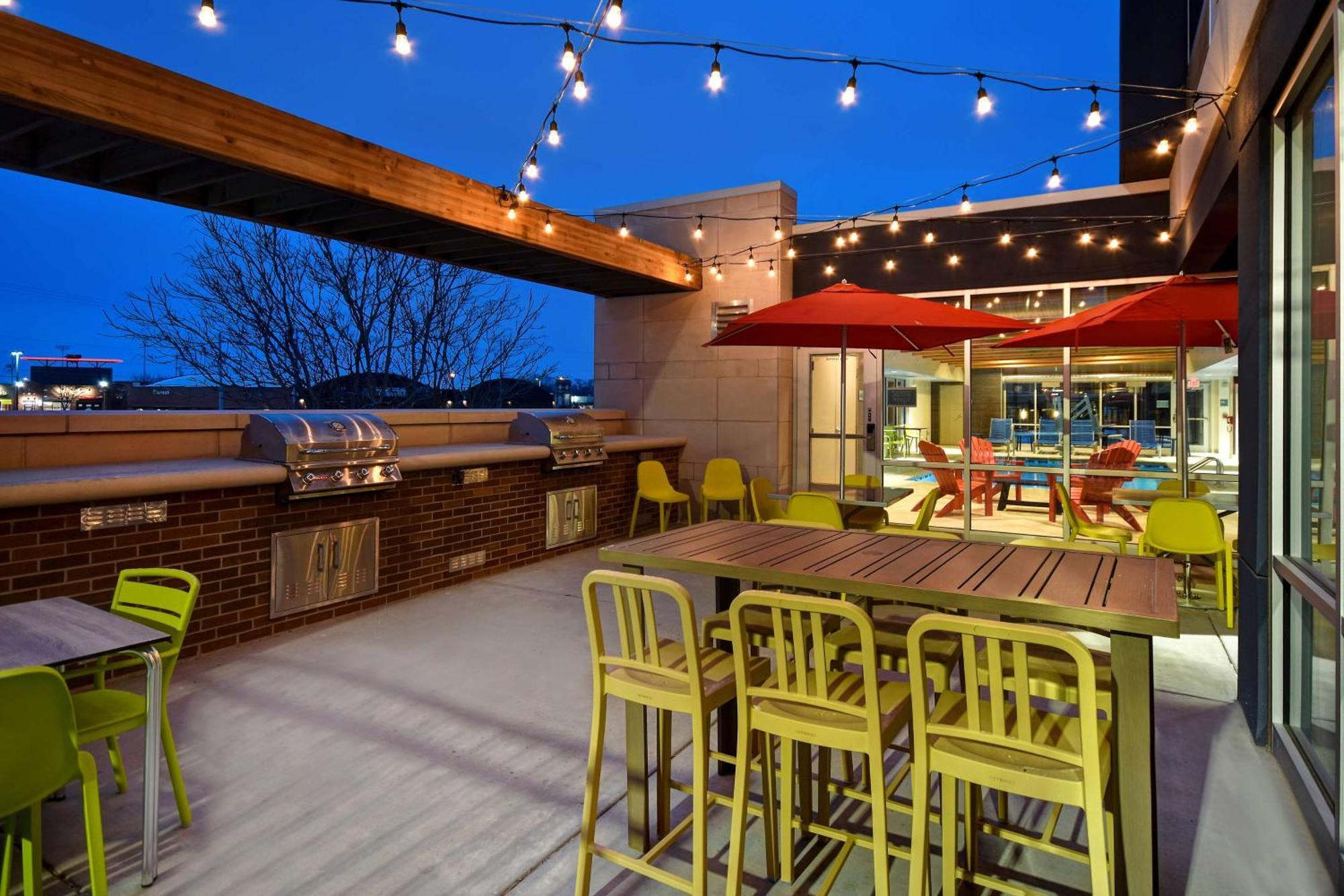 Home2 Suites Wichita Downtown Delano, Ks ภายนอก รูปภาพ