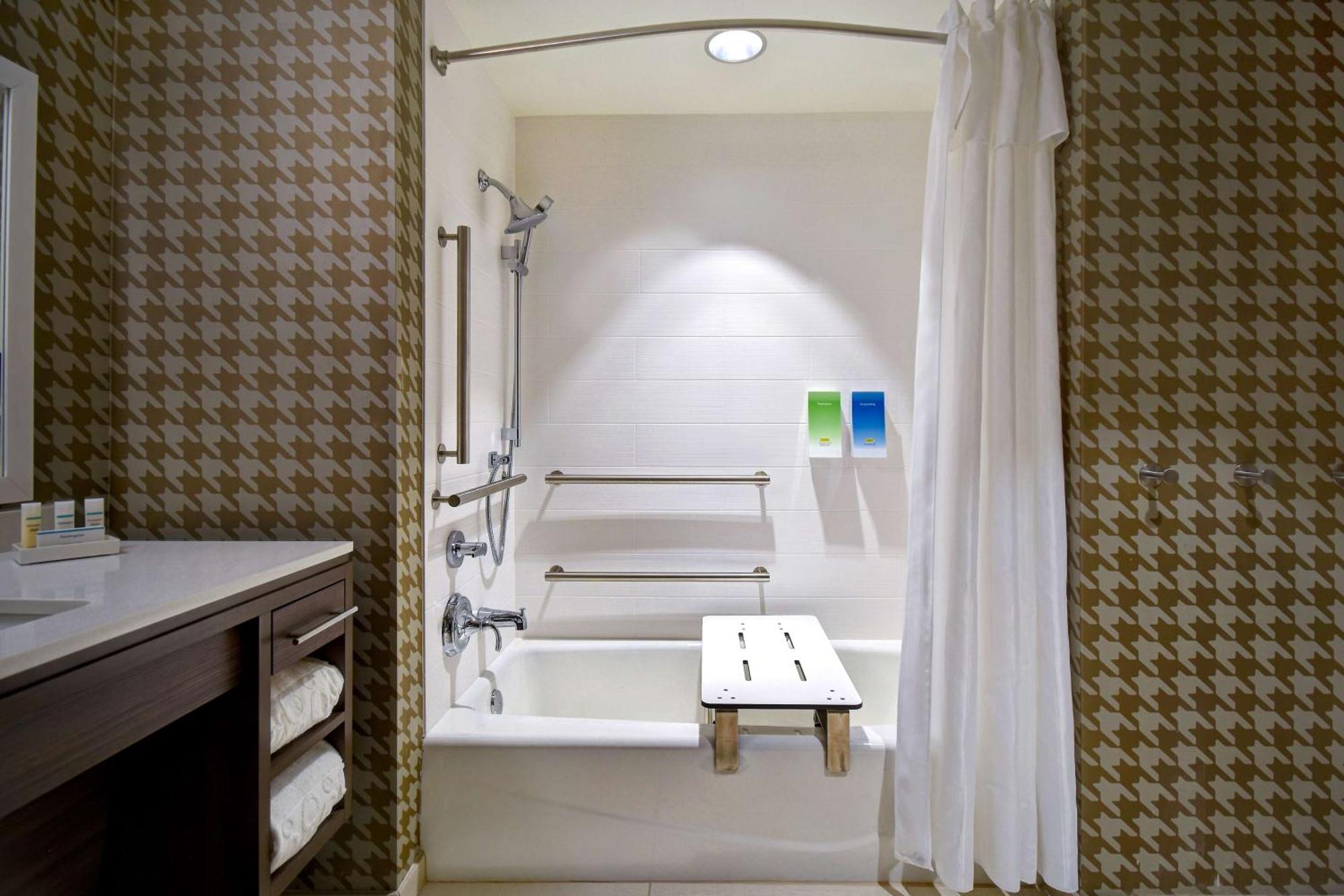 Home2 Suites Wichita Downtown Delano, Ks ภายนอก รูปภาพ